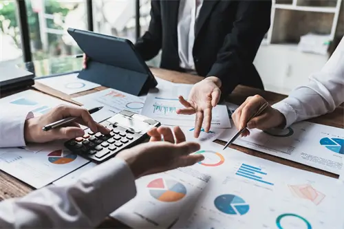 电脑旁边养什么花